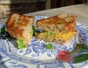 Бутерброд с брокколи и сыром