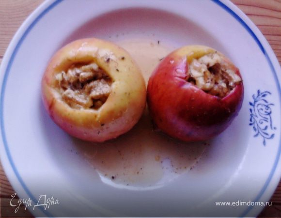 Яблоки, запеченные с медом и грецкими орехами