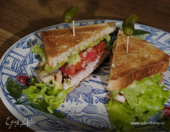 Сытный клаб-сэндвич: пять рецептов на любой вкус