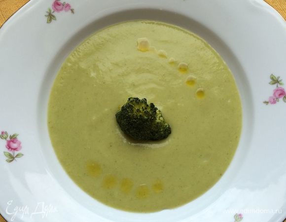 Крем-суп из брокколи с сыром и сухариками