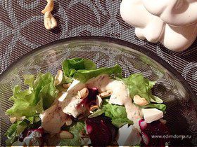 Салат из печеной свеклы с орехами и зеленью