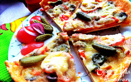 Рецепт Пицца с салями, маслинами на сырном соусе "бешамель"