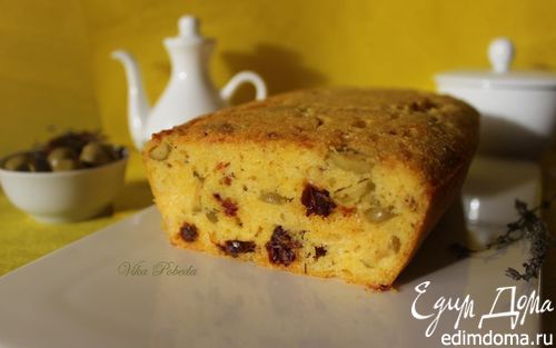 Рецепт Кукурузный кекс с сыром, оливками и вялеными томатами