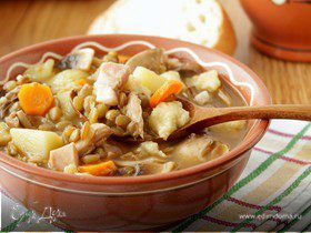 Густой суп с чечевицей, грибами и клецками