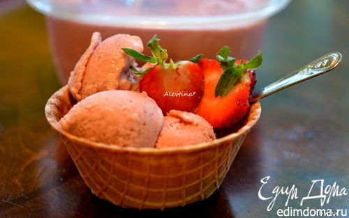 Рецепт Клубничное мороженое с коричневым сахаром