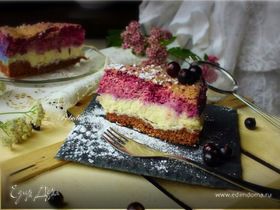 Трехслойный творожно-ягодный торт