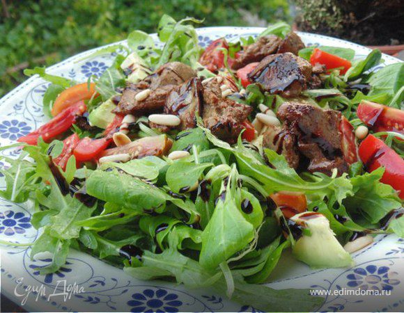 Горячий салат с куриной печенью - пошаговый рецепт с фото на уральские-газоны.рф