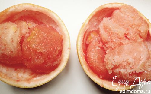 Рецепт Сорбе из розового грейпфрута в грейпфрутовых чашечках