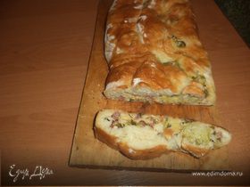 Пироги из дрожжевого теста с брокколи, сыром и колбасой