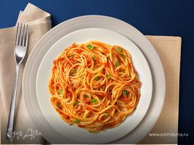 Спагетти с помидорами и свежим базиликом