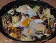 Яйца, запеченные с картофелем, грибами и шпинатом