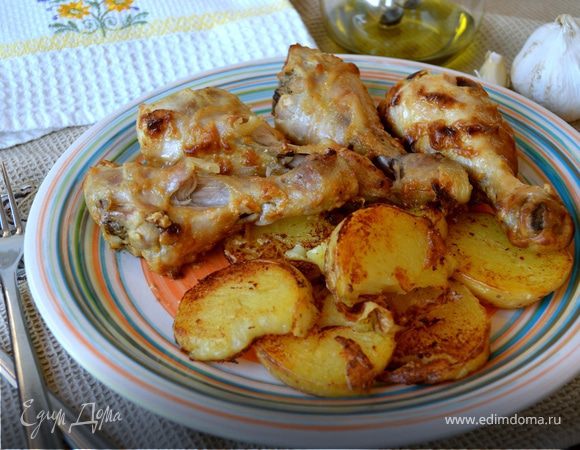 Бедра куриные в духовке с картошкой