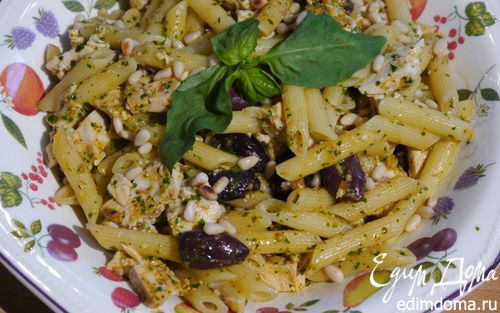 Рецепт Паста с курицей, оливками и соусом песто