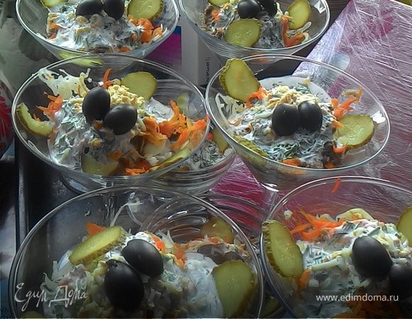 Салат из тунца консервированного с перепелинами яйцами