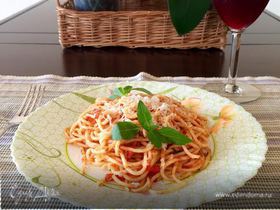 Спагетти со свежими помидорами