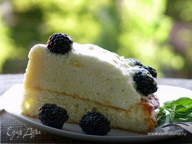 Бисквитный торт с ежевикой и мятным кремом шибуст