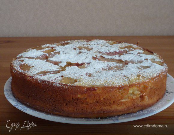 Пирог на йогурте с яблоками в мультиварке / Gâteau moelleux aux pommes