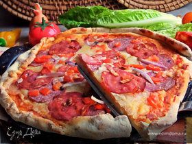 Пикантная пицца с чоризо и тремя сырами