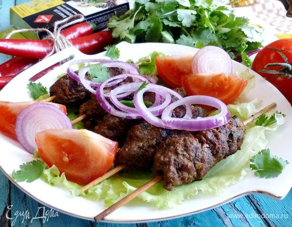 Блюдо дня — сочный люля-кебаб на сковороде