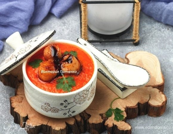Японский томатный суп с глазированными гребешками