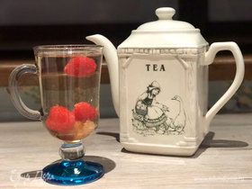 Белый травяной чай с малиной