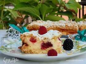 Летний пирог с ягодами и пудингом