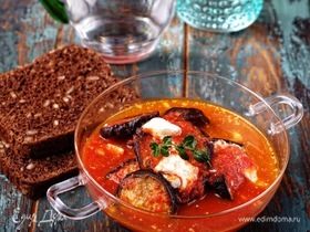 Томатный «суп» с баклажанами, моцареллой и фетой