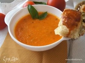 Томатный суп с морковью и базиликом