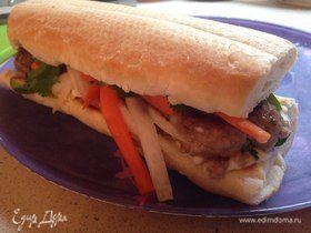 Сэндвич «Бан ми» с тефтелями