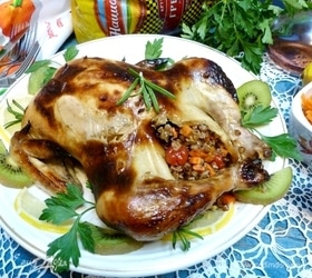 Курица, фаршированная гречкой с вишней