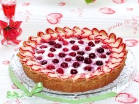 Пирог «Валентинки» с ягодно-ванильным кремом