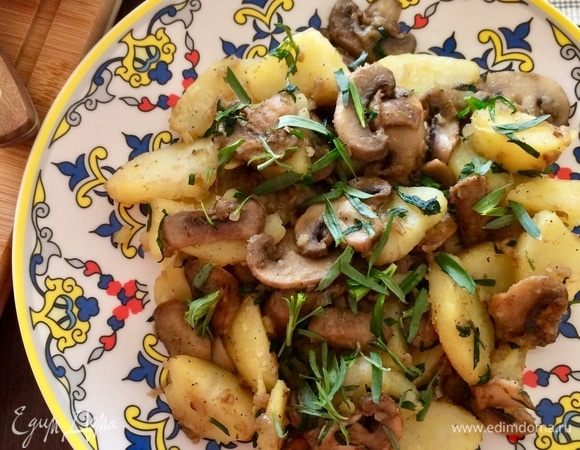 Картофель с маринованными и свежими грибами
