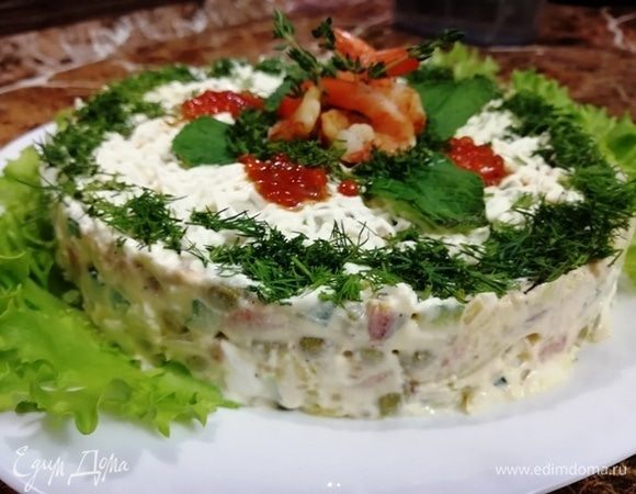 Слоеный салат с крабовыми палочками и картошкой «Нежность»