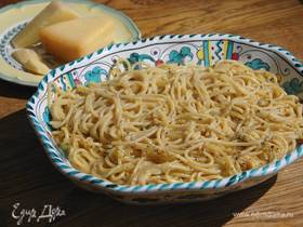 Спагетти с черным перцем и сыром