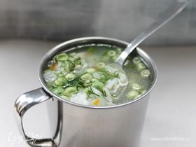 Суп со свежим горошком и рисом