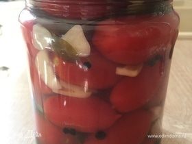 Маринованные помидоры с базиликом