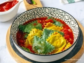 Равиоли с рикоттой и шпинатом в томатном соусе