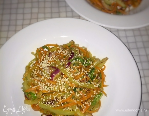Теплый овощной салат в азиатском стиле