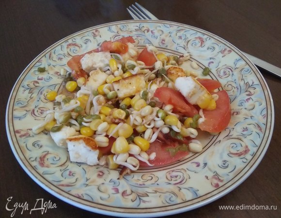 Теплый салат с баклажанами и помидорами