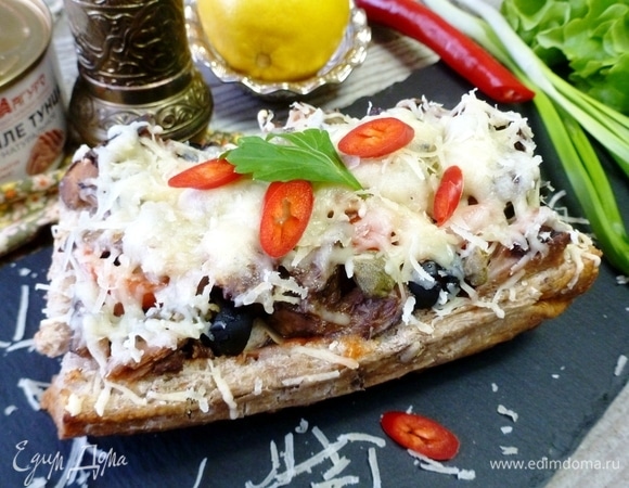 Горячий бутерброд с тунцом и каперсами