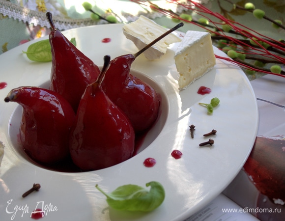 Пряные груши в вине: готовим французский десерт дома