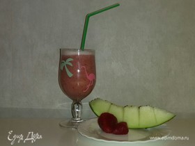 Коктейль из фруктов и ягод