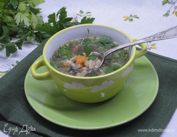 Куриный суп с перловкой и грибами