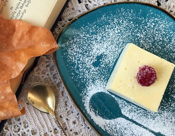 Двухслойная творожная запеканка: рецепт нежного десерта от Юлии Высоцкой