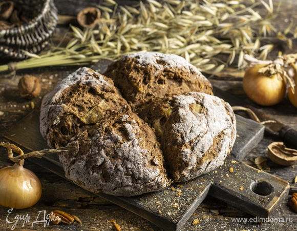 Ирландский содовый хлеб с орехами и жареным луком