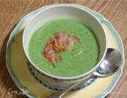 Зеленый суп со шпинатом, руколой и копченостями