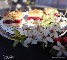 Сочный вишневый пирог с миндальной корочкой