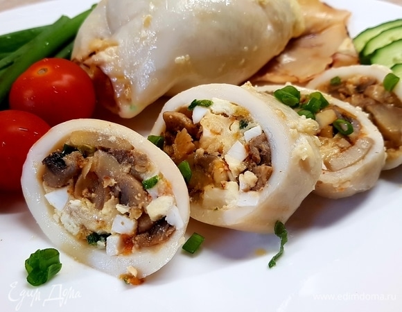 Кальмары фаршированные рисом и яйцом — рецепт с фото пошагово