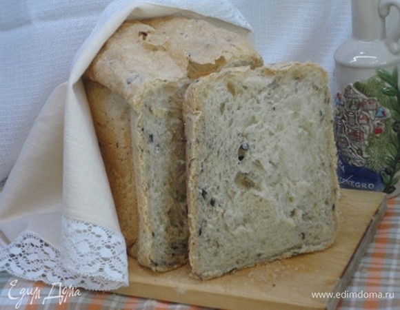 Итальянский хлеб с оливками и жареным луком