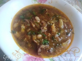 Суп по-домашнему с фасолью и сушеными грибами